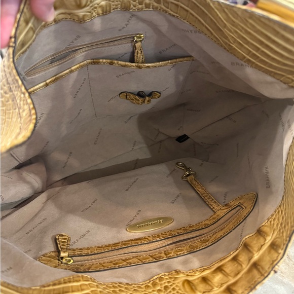 Gorgeouss Excellent condition barely used very large brahmin handbag - Picture 9 of 9